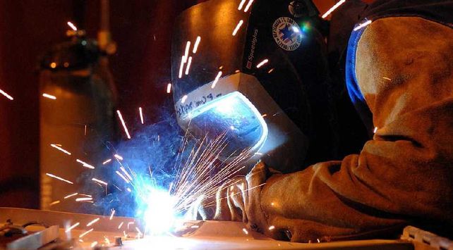 El empleo registrado y los salarios caen fuerte