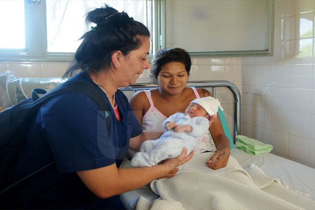 La historia del bebé que nació en un colectivo de la línea 13