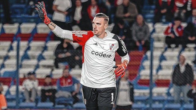 Franco Armani titular de River en Uruguay.