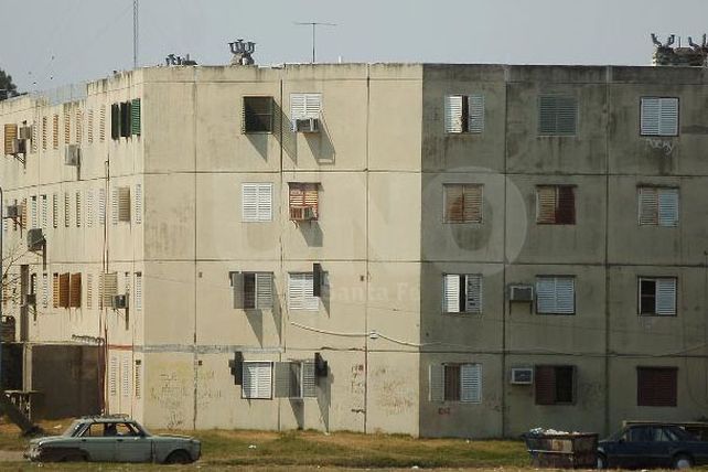 Secuestraron elementos de electrónica y armas de fuego en barrio Centenario