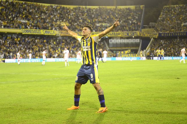 Alejo Veliz hizo delirar al Gigante en su regreso del sub-20. Convirtió el primero de Central en la goleada 4 a 1 sobre Instituto.