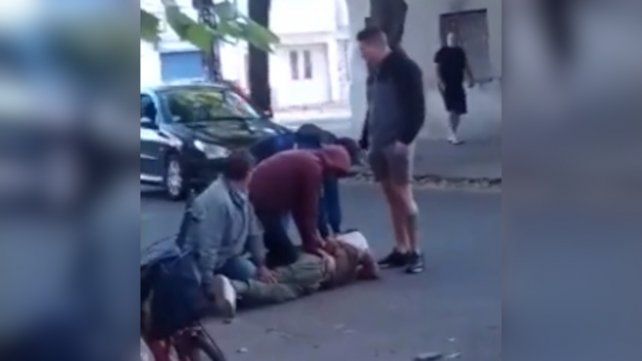 Vecinos de Tablada evitaron un robo y retuvieron al delincuente