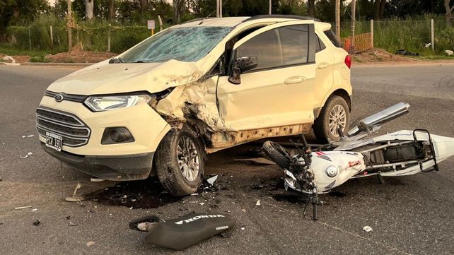 El siniestro vial entre un auto y una moto se produjo a la altura de General Lagos.