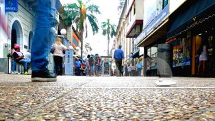 Golpeados: el 80% de los locales de la ciudad asegura que vendió menos