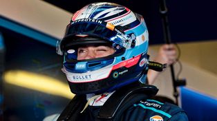 El guiño de Franco Colapinto, casco puesto, en una de las nueve carreras con el Williams. La Fórmula 1 volvió a destacarlo.