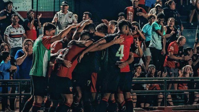 La arenga de Colón antes del partido contra Patronato La arenga de Colón antes del partido contra Patronato