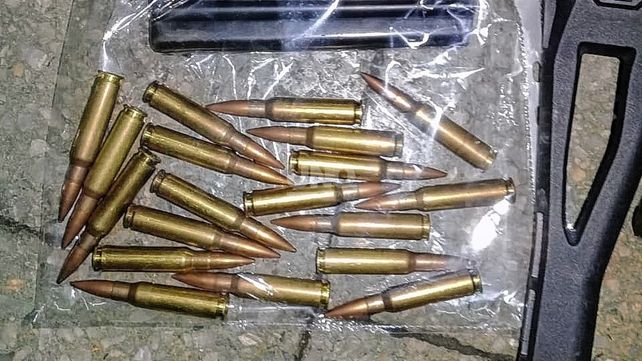 Las balas del fusil que es un arma de guerra