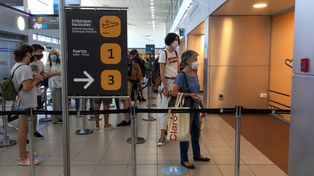 Embarcando. Los pasajeros pueblan nuevamente las instalaciones del AIR.