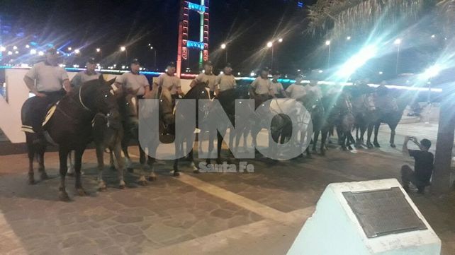 Seguridad preventiva y disuasiva: policías de Caballería patrullaron la Costanera santafesina