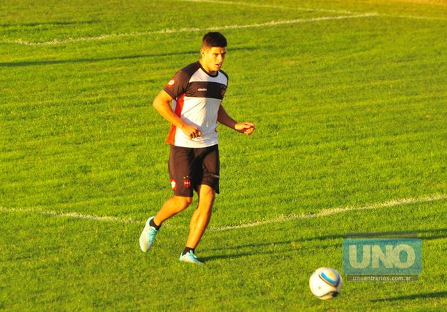 Diego Martínez tendrá la posibilidad de ser titular por primera vez en 2015 en la B Nacional.  Foto UNO/Juan Manuel Hernández