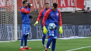 Peano tiene una contractura y podría perderse el Clásico