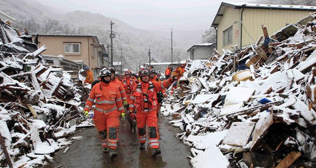 La incesante nevada complica m&aacute;s la situaci&oacute;n
