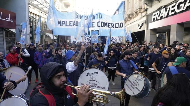 El gremio mercantil marcó por las calles del microcentro en el marco del paro general.
