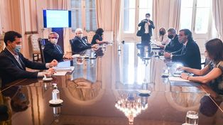 Fernández presidió la primera reunión del comité de vacunación