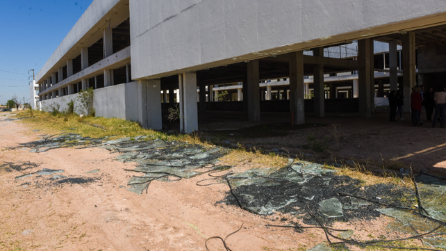 El hospital quedó desmantelado. Solo algunas ventanas