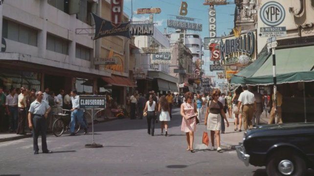 Foto de la agencia Getty Images mostrando la esquina de San Martín y Mendoza en 1970.