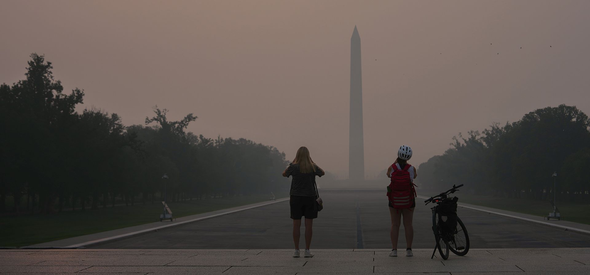 El sol queda oculto por el humo de los incendios forestales sobre el Monumento a Washington y el estanque reflectante del Monumento a Lincoln, el viernes 17 de julio de 2026, en el National Mall de Washington. (Foto AP/Julia Demaree Nikhinson) El sol queda oculto por el humo de los incendios forestales sobre el Monumento a Washington y el estanque reflectante del Monumento a Lincoln, el viernes 17 de julio de 2026, en el National Mall de Washington. (Foto AP/Julia Demaree Nikhinson)
