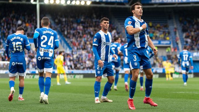 El Alavés del Chacho Coudet venció a Villarreal con dos jugadores menos