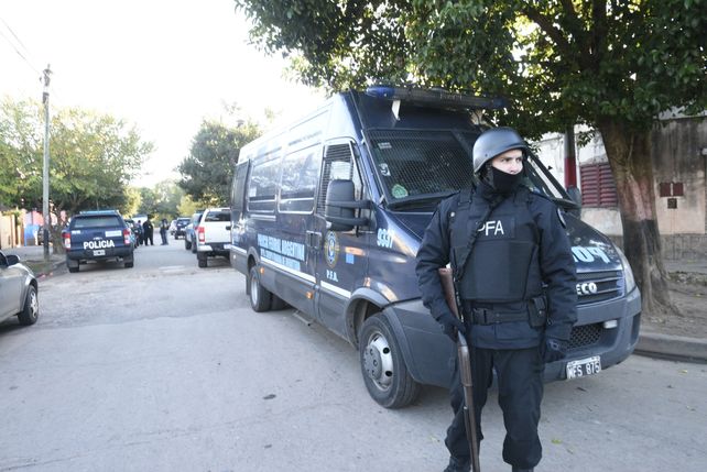 El martes unos 150 federales coparon el barrio para hallar a Pelo Duro y Lamparita.