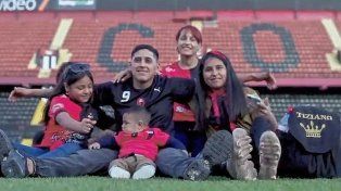 Colón también desde sus redes sociales inició una campaña para votar a Toto Iñíguez por el premio The Best.