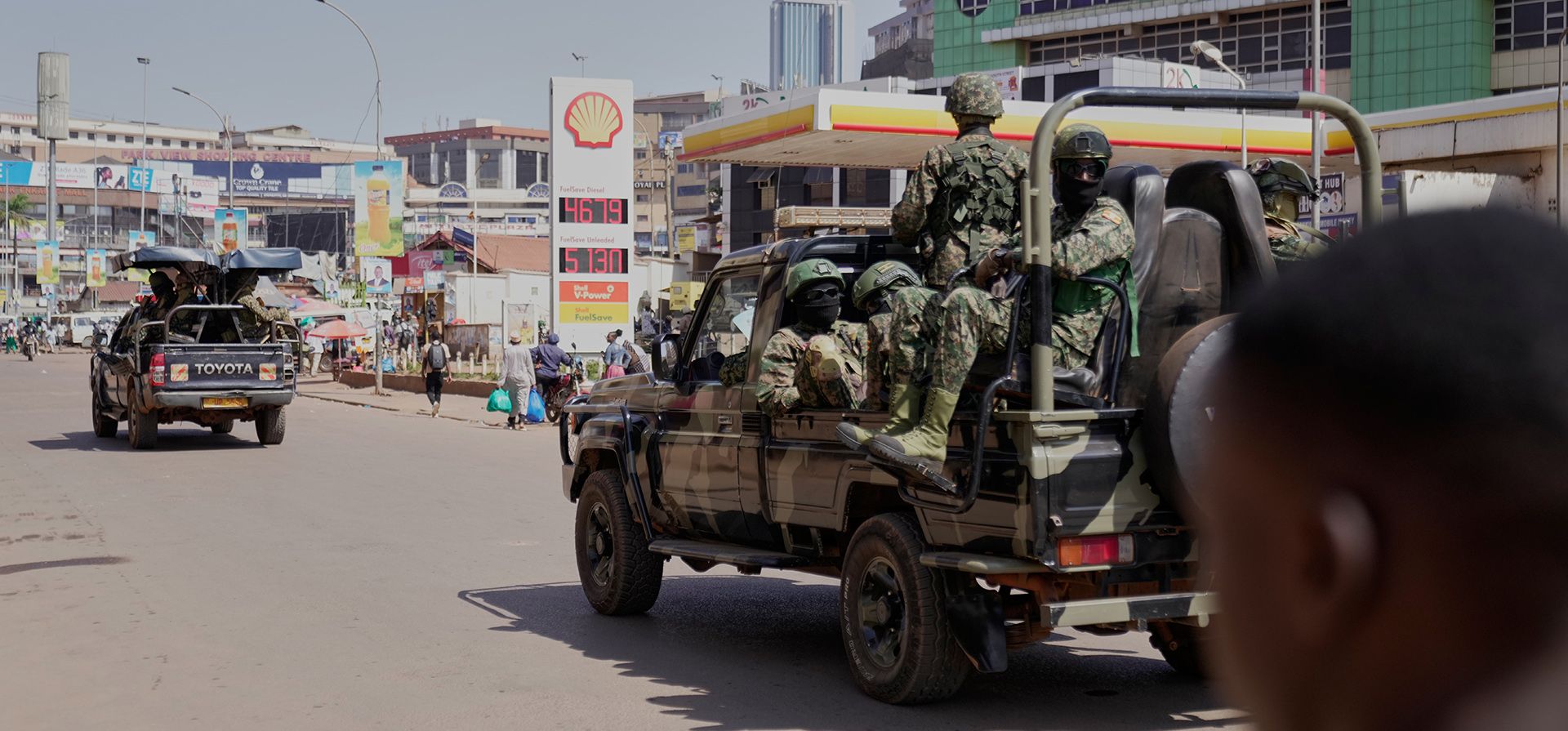Soldados ugandeses patrullan una calle tras las elecciones generales en Kampala, Uganda, el viernes 16 de enero de 2026. (Foto AP/Brian Inganga) Soldados ugandeses patrullan una calle tras las elecciones generales en Kampala, Uganda, el viernes 16 de enero de 2026. (Foto AP/Brian Inganga)
