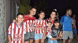 El color de los hinchas de Unión para el partido ante Racing en el 15 de Abril