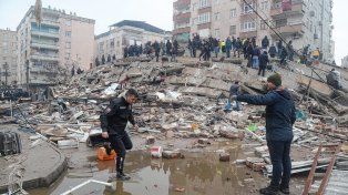Más de 1.300 muertos por un devastador terremoto de 7
