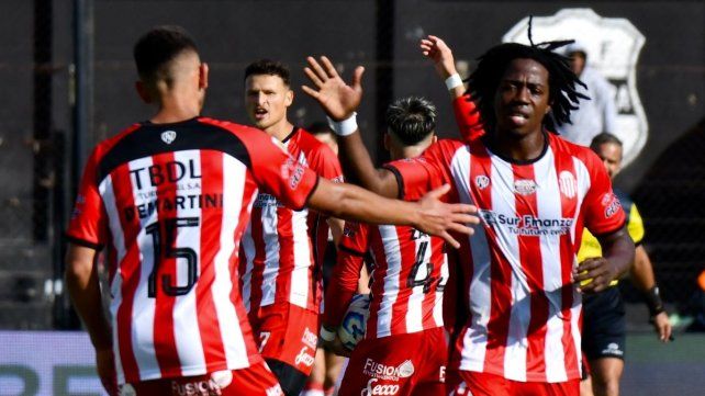 Nicolás Demartini anotó el gol del empate para Barracas Central.