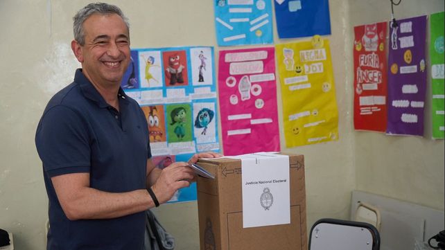 El intendente Pablo Javkin votó esta mañana y destacó el sistema de boleta única.