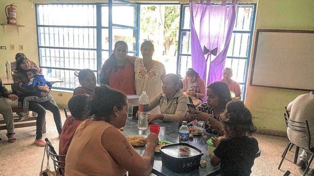 Los merenderos de la ciudad ayudan a cada vez más gente ante el aumento de la pobreza.