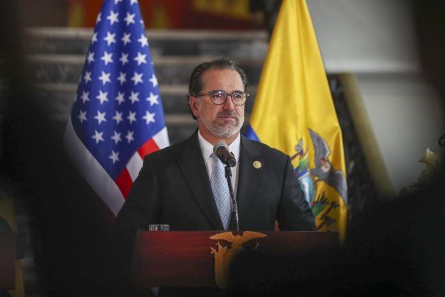 El Canciller de Ecuador, Gustavo Manrique, anunciando la operación