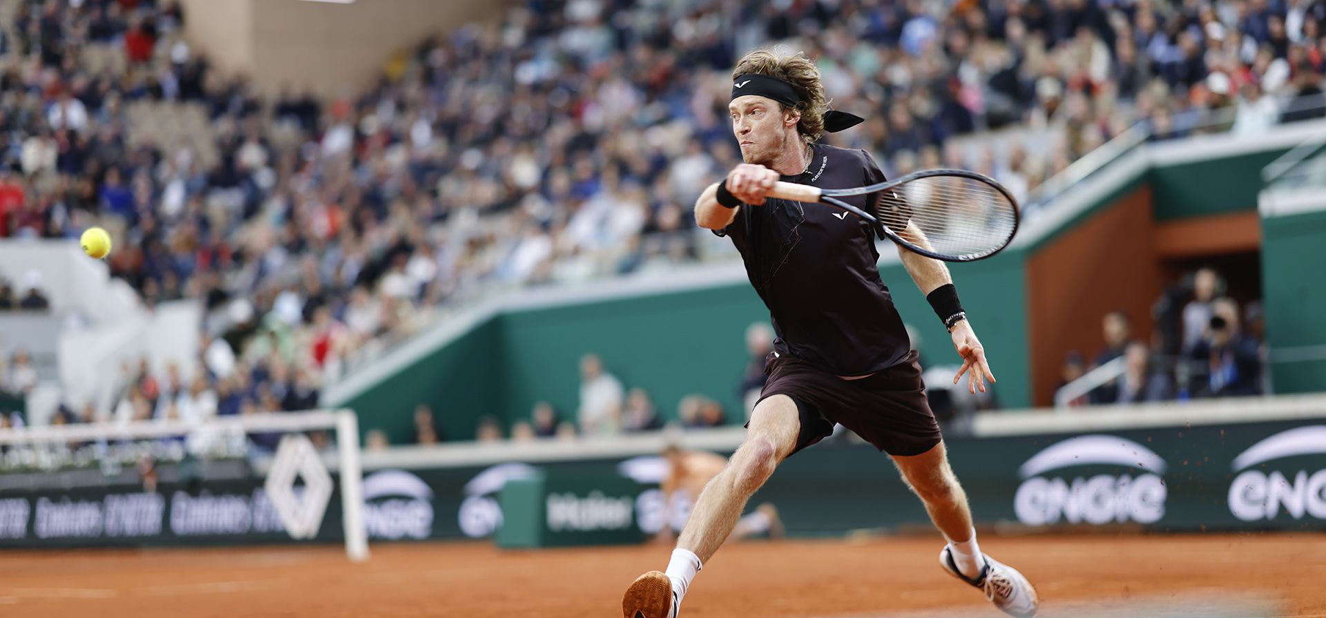 El ruso Andrey Rublev juega contra el italiano Matteo Arnaldi durante su partido de tercera ronda del Abierto de Francia en el estadio Roland Garros de París, el viernes 31 de mayo de 2024. (Foto AP/Jean-Francois Badias) El ruso Andrey Rublev juega contra el italiano Matteo Arnaldi durante su partido de tercera ronda del Abierto de Francia en el estadio Roland Garros de París, el viernes 31 de mayo de 2024. (Foto AP/Jean-Francois Badias)