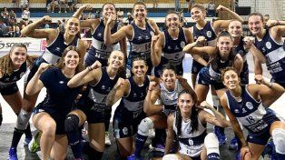 Las Lobas festejaron por haberle ganado al puntero Sonder en Rosario.