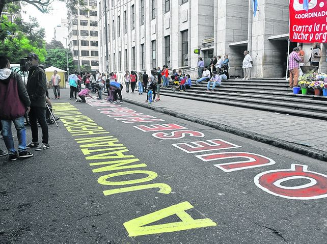 reclamo. La multisectorial contra la violencia institucional se manifestó frente a Tribunales ayer a la mañana.