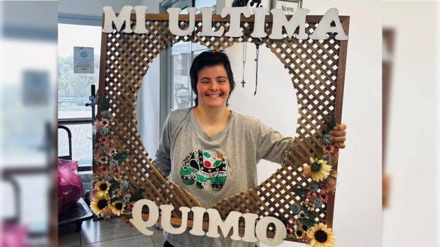 Juliana Zonzogni tuvo su última sesión de quimioterapia e hizo repicar las campanas de la vida