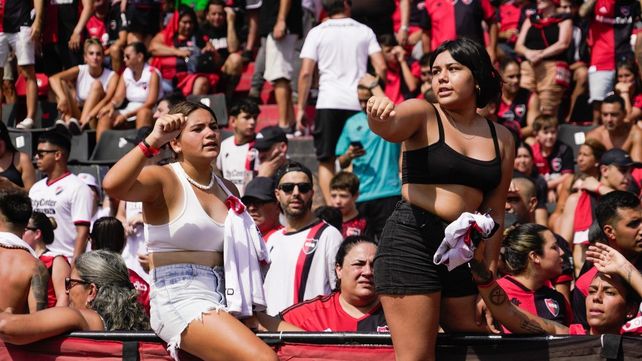 La hinchada de Newells inundó de color las tribunas del clásico rosarino