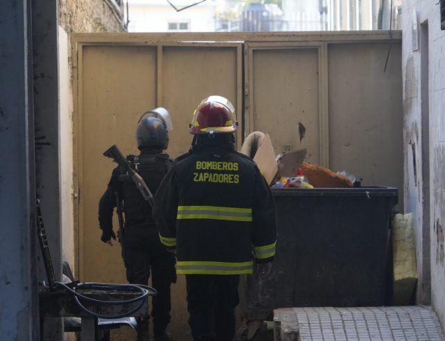 Los Bomberos Zapadores apagaron el fuego poco después de las 9 de la mañana.