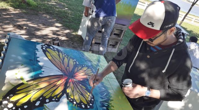 Artistas santafesinos intervinieron cuchas para perros de la calle