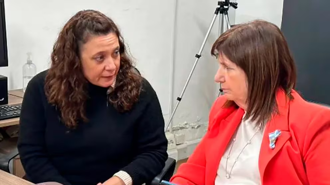 La jueza Cristina Pozzer Penzo, junto a la ministra de Seguridad de la Nación, Patricia Bullrich.