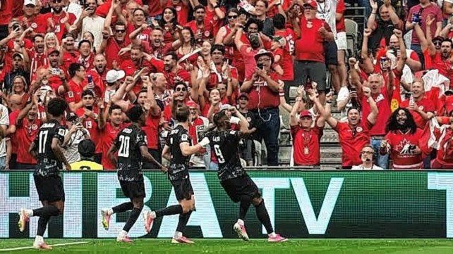 Canadá goleó a Qatar y logró un triunfo histórico.