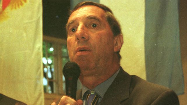Bilardo. El técnico multicampeón en el mundo se calzó los tapones y se olvidó del mate.