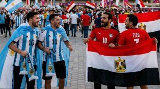 Argentina y Egipto se juegan el pase a cuartos: cómo se comparan los dos países fuera de la cancha