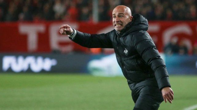 Sebastián Méndez viene de dirigir a Vélez