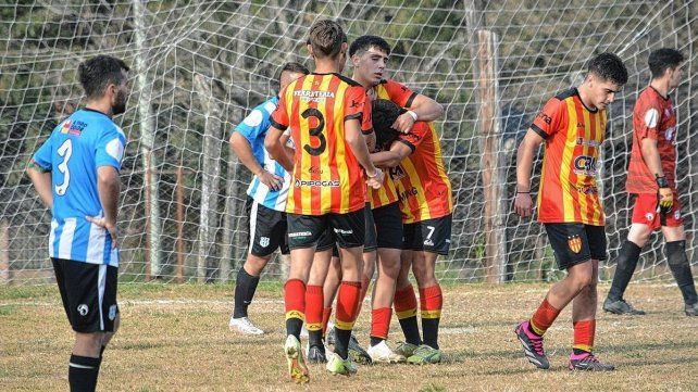 Atlético Neuquén derrotó 1 a 0 a Argentino Juniors con gol de Agustín Insaurralde.
