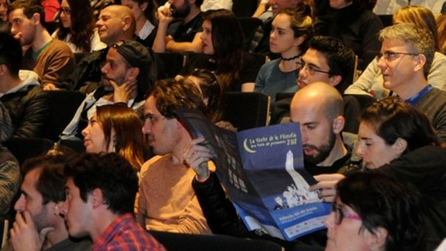 La noche de la filosofía. Recupera la figura del pensador antiguo con una vocación de ciencia universal.