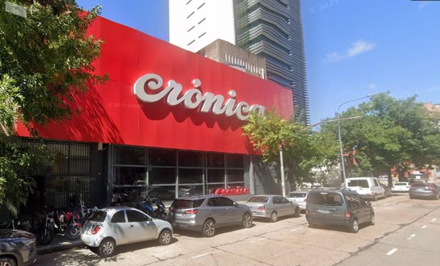 Un hombre irrumpió de manera intempestivamente en Crónica TV y amenazó a los trabajadores con un arma blanca