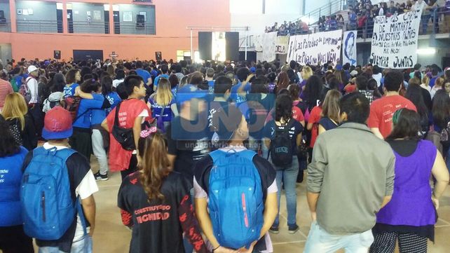 Una multitud despide los restos de Micaela García