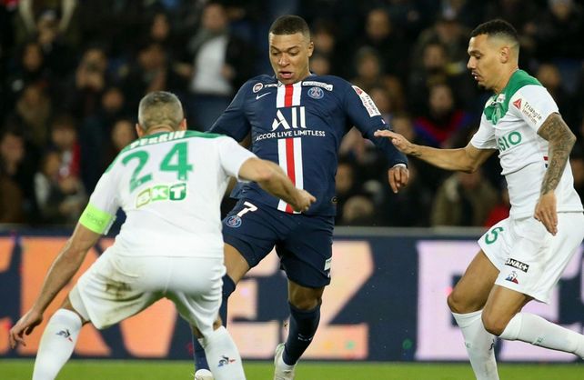 PSG y Saint Etienne dirimirán este viernes con público la Copa de Francia. 