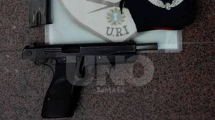 Un menor asaltó un local con la pistola reglamentaria de su padre policía
