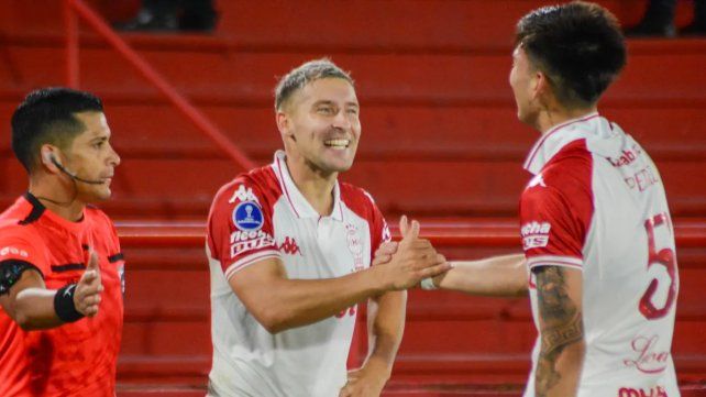 Huracán goleó a Racing de Uruguay y es único líder del Grupo C de la Sudamericana